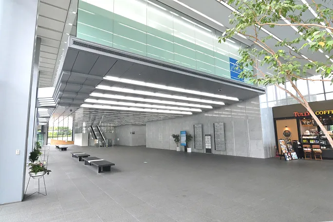 ビルのエントランス